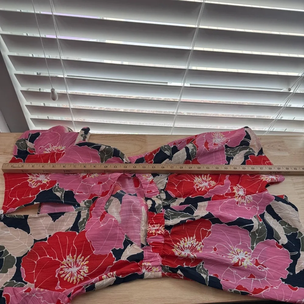 Ann Taylor Loft Romper‎ Women's Size XXS Pink Floral Short Sleeves Round Neck